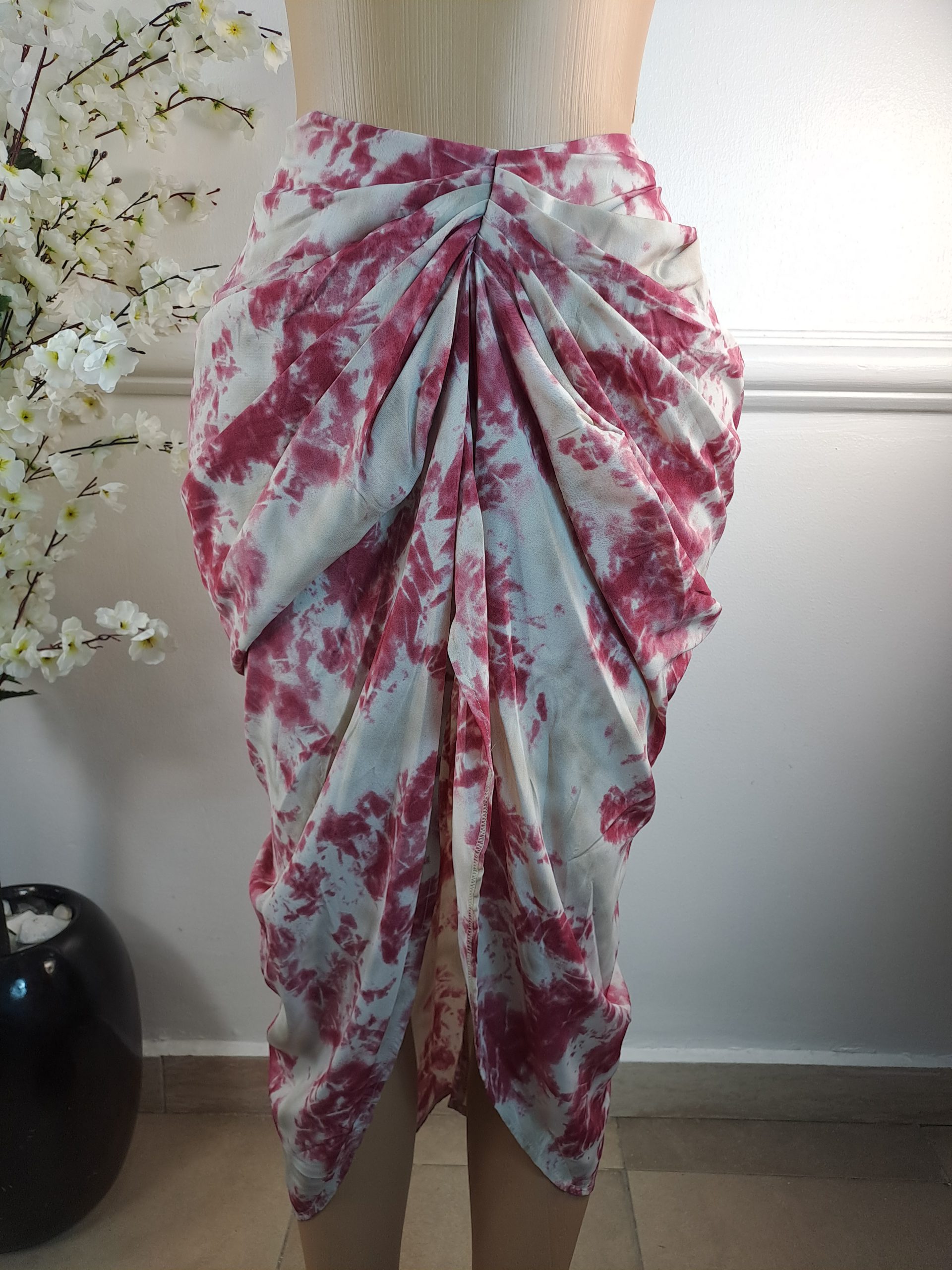 PRETTY LITTLE THING UK 12, 39 INCHES