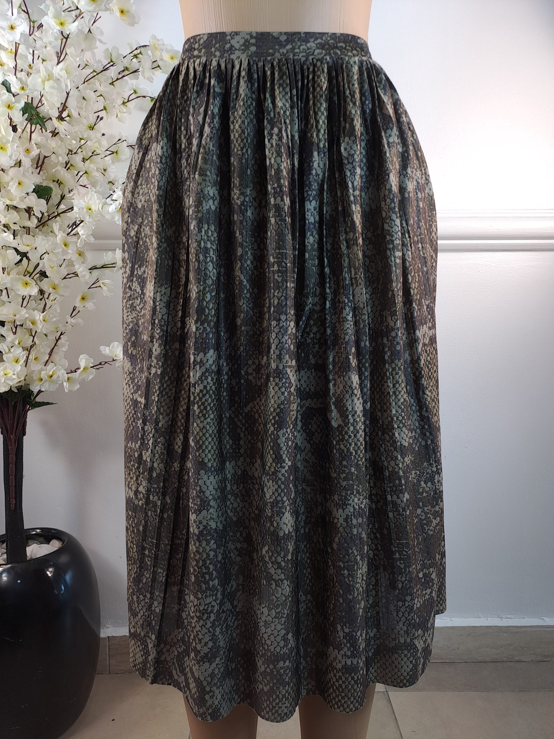SKIRT UK 8, L-30 INCHES
