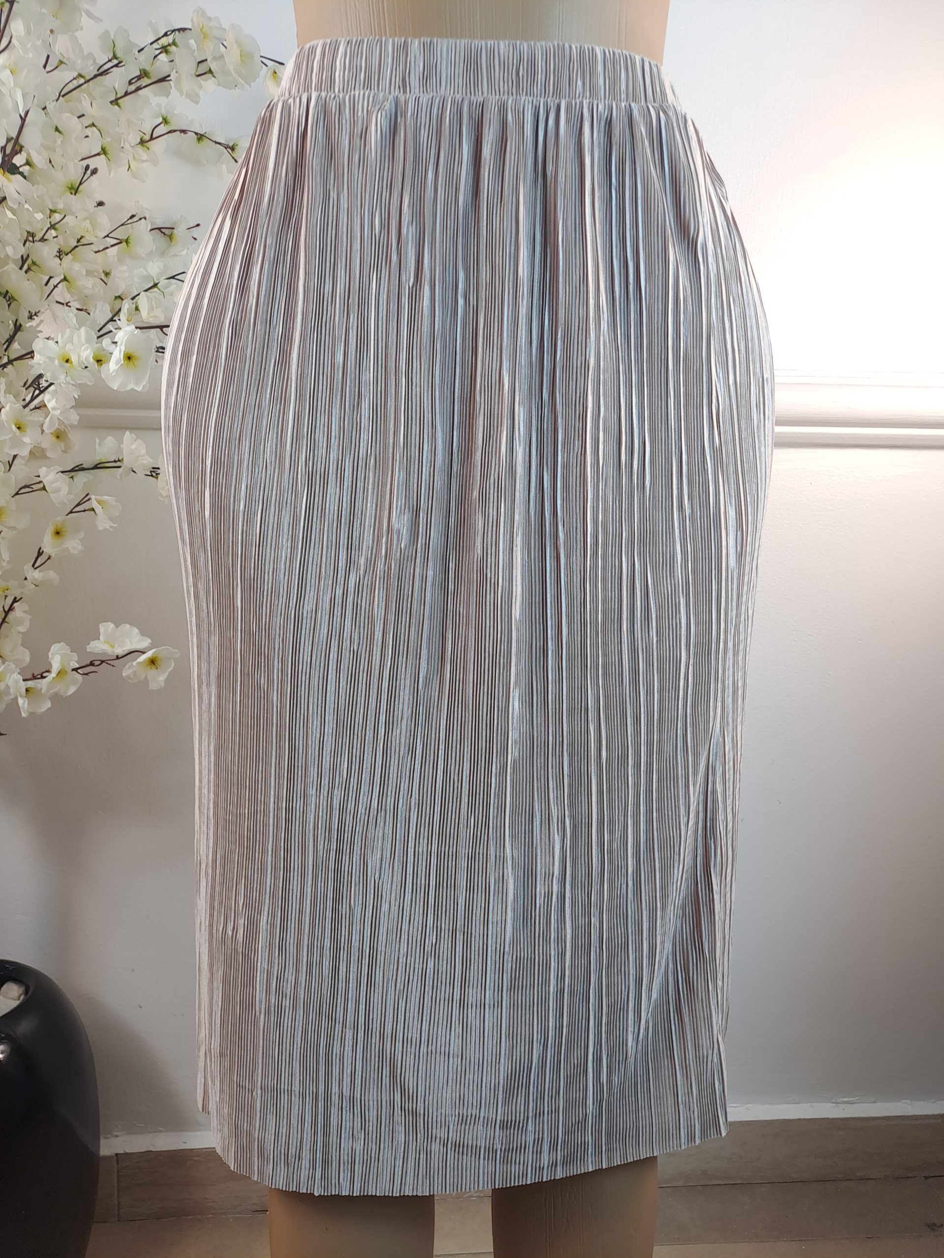 ATMOSPHERE UK 10, L-26 INCHES