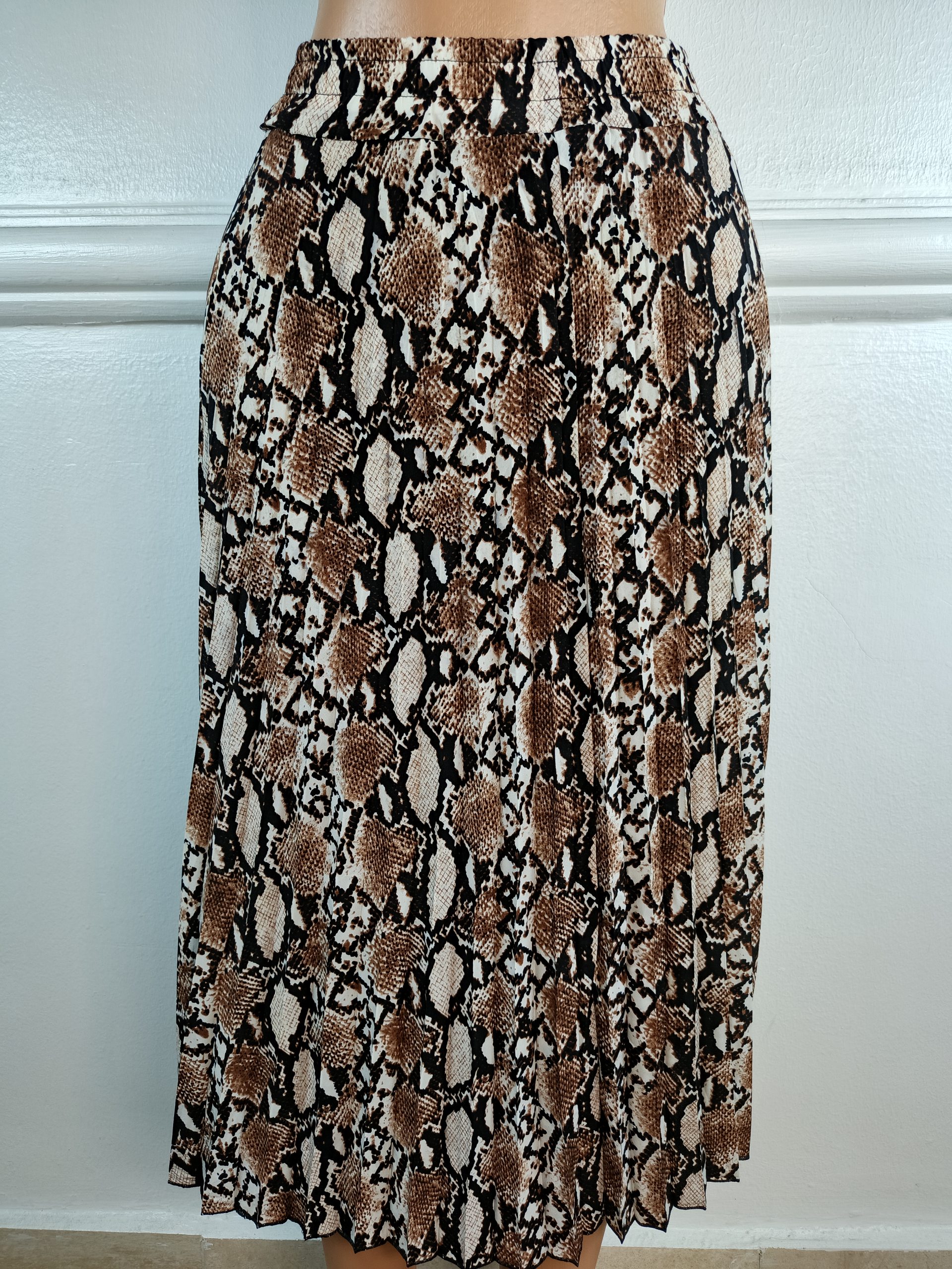 QED LONDON UK 8, L-33 INCHES