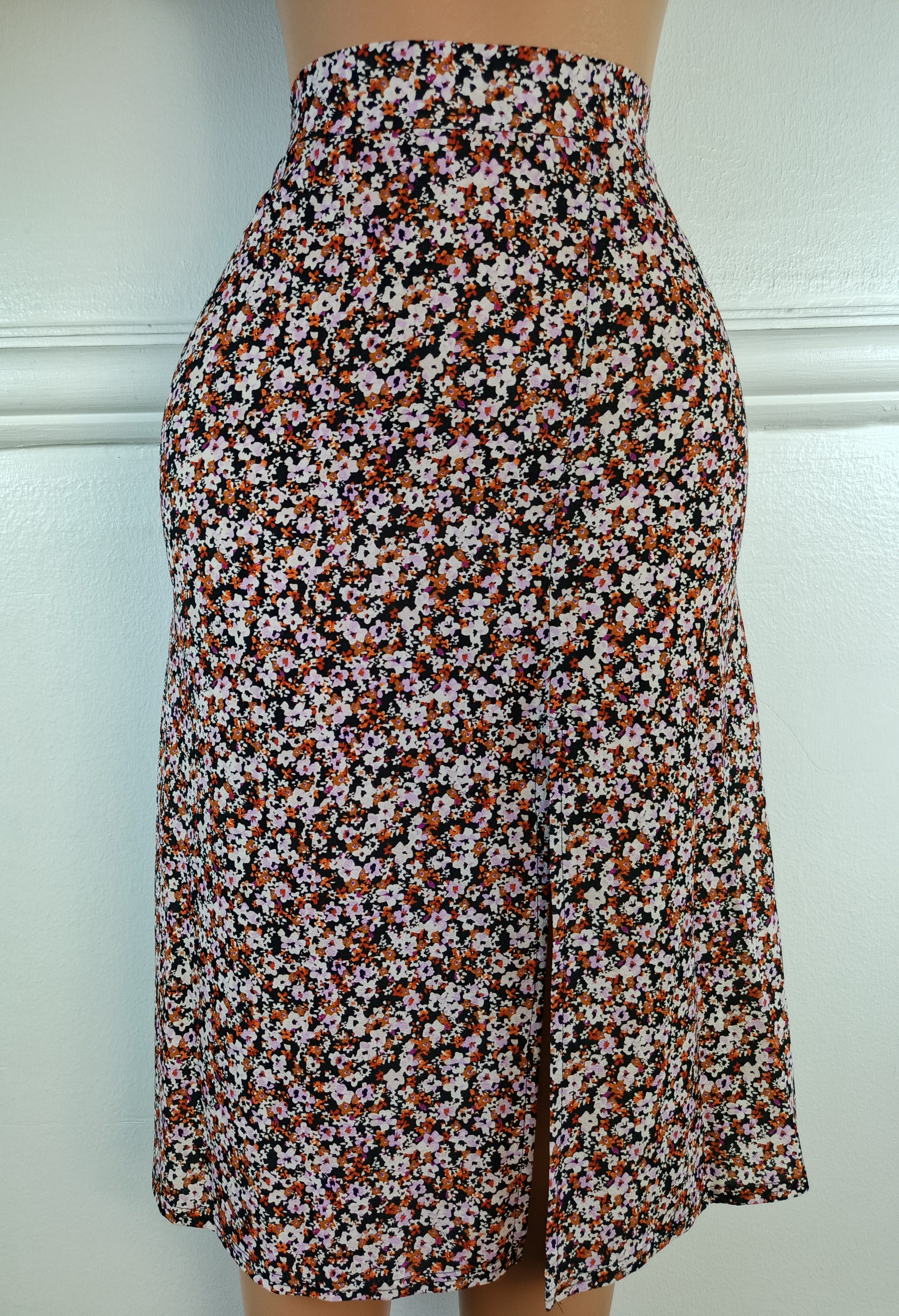 PRETTY LITTLE THING UK 6, L-30 INCHES