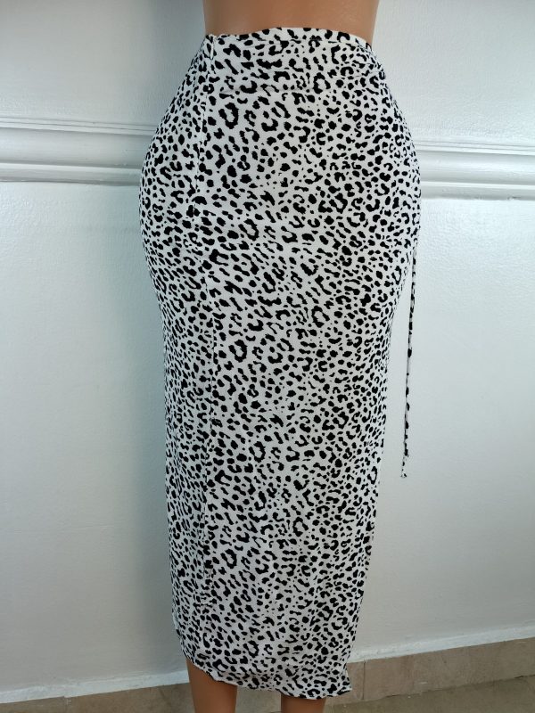BERSHKA UK 8, L-35 INCHES