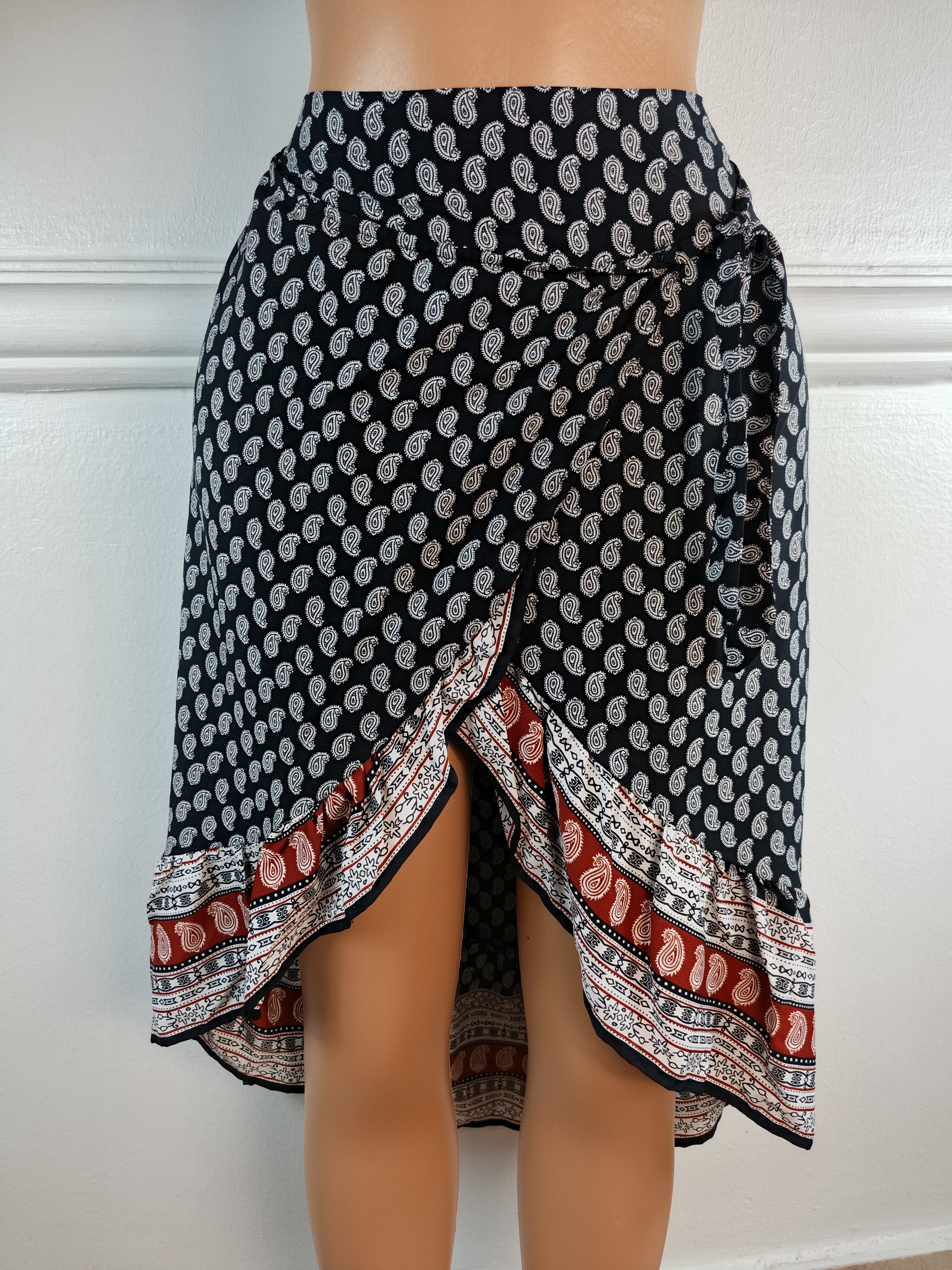BOOHOO UK 10, L-29 INCHES