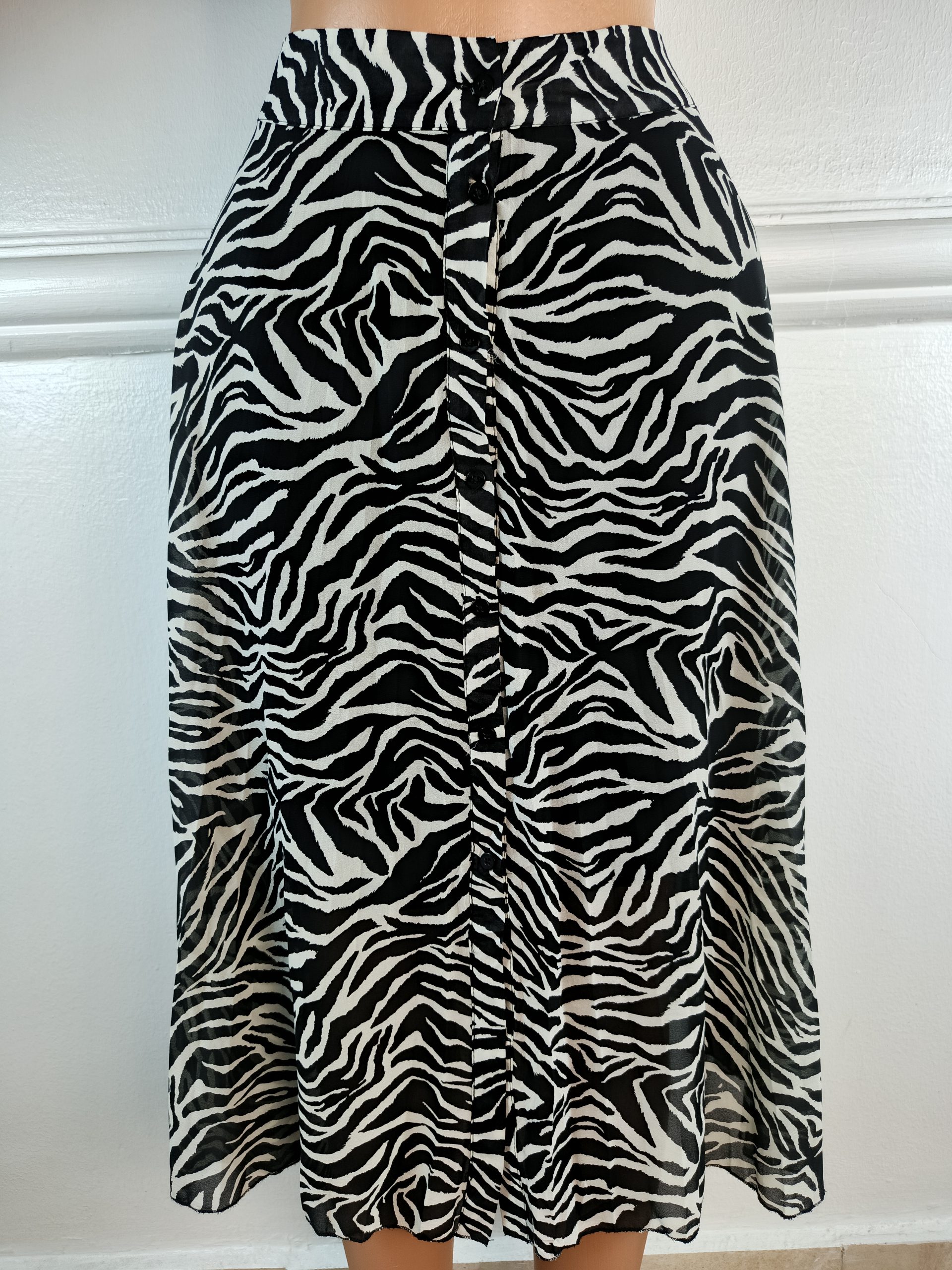 BERSHKA UK 8, L-31 INCHES