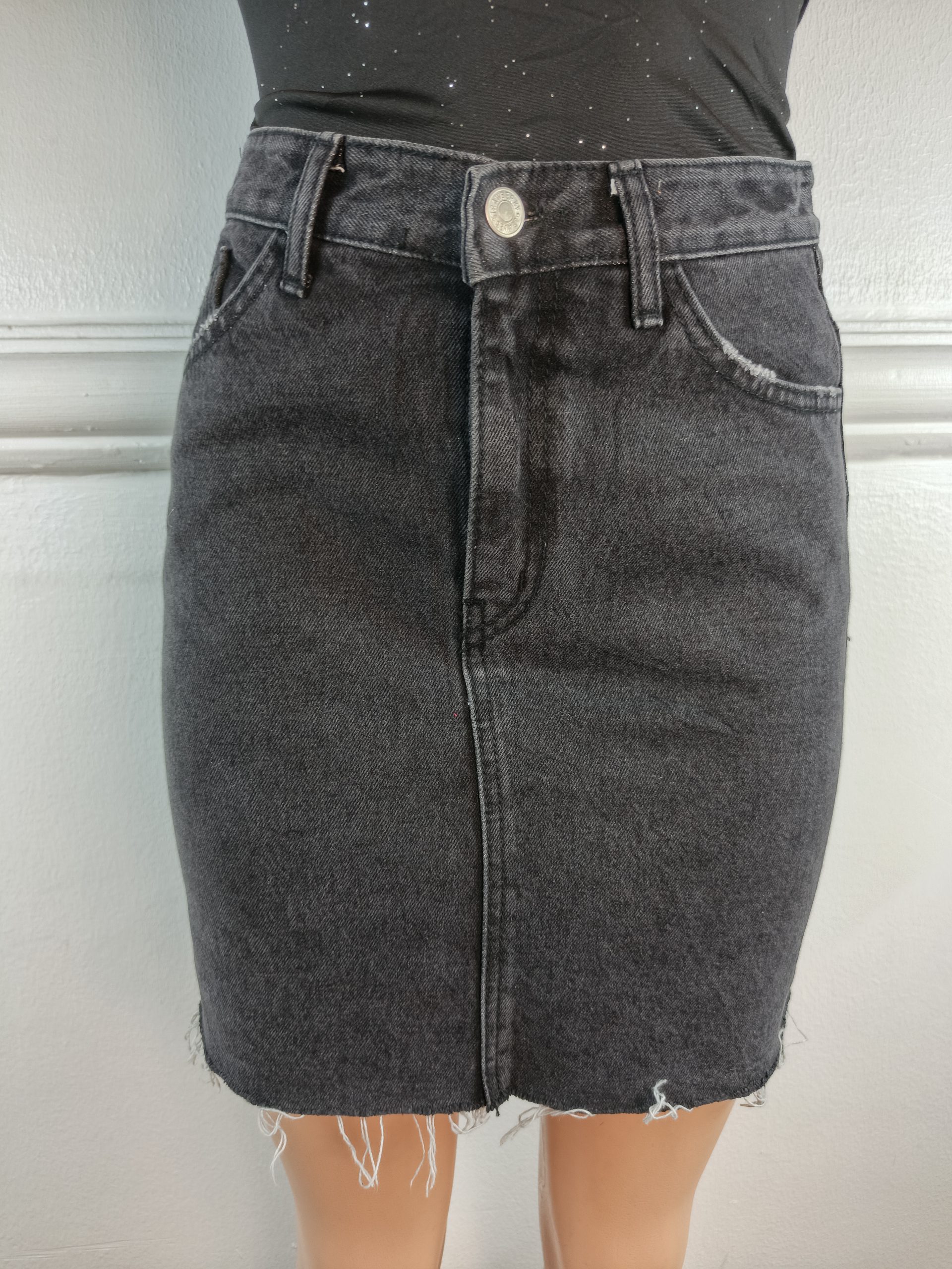 BLACK BURN UK 8, L-17 INCHES