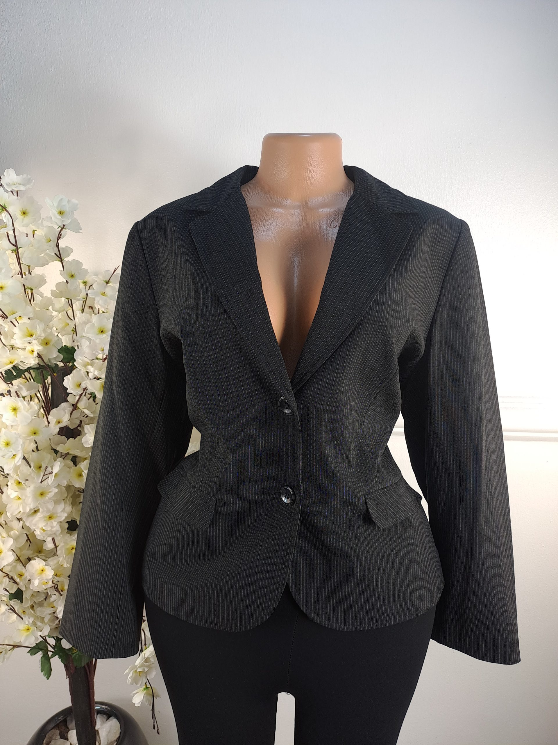 PETITE UK SIZE 14 [LENGHT 24 INCHES]