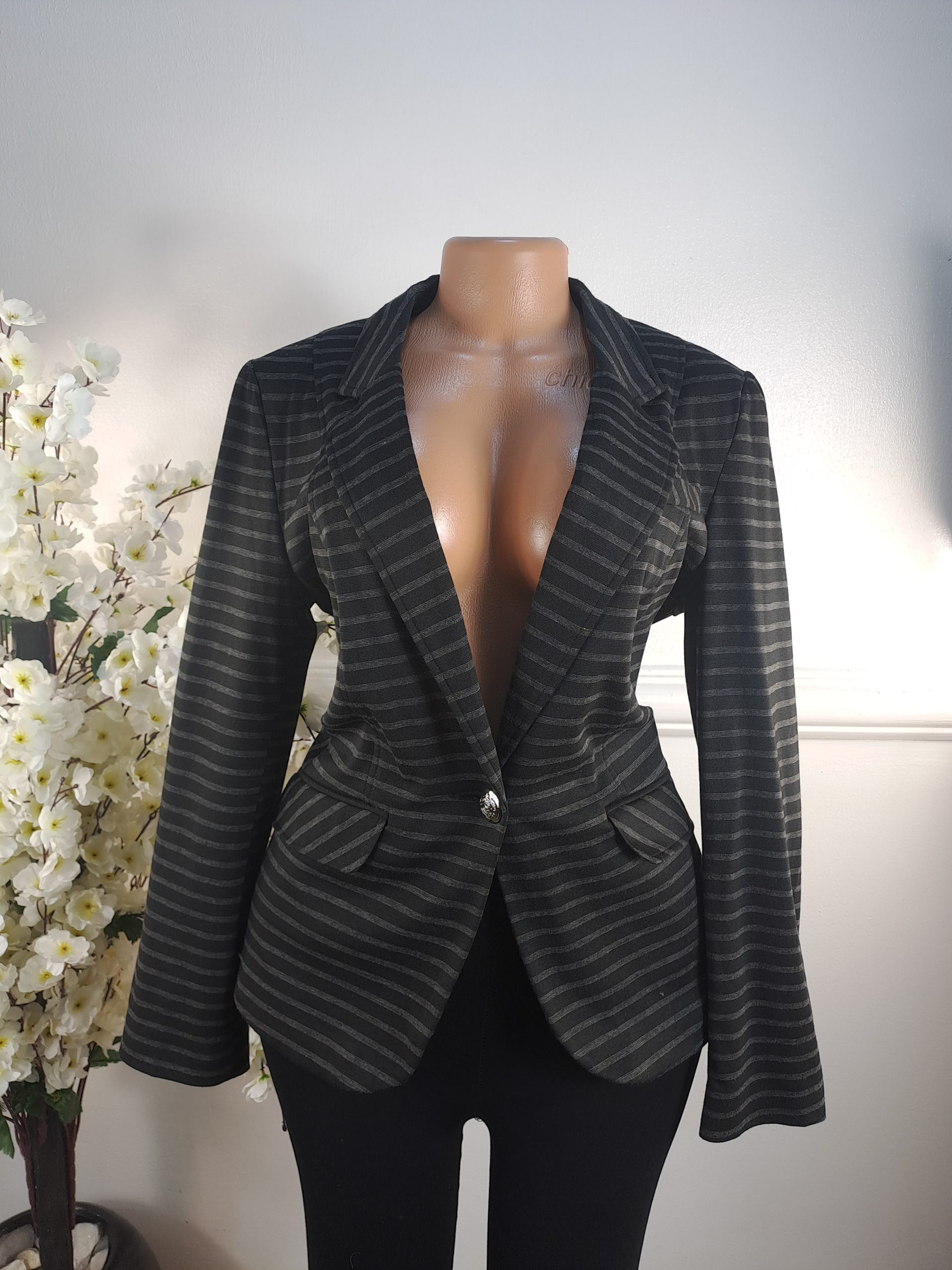 F&F UK SIZE 14 [LENGHT 26 INCHES]