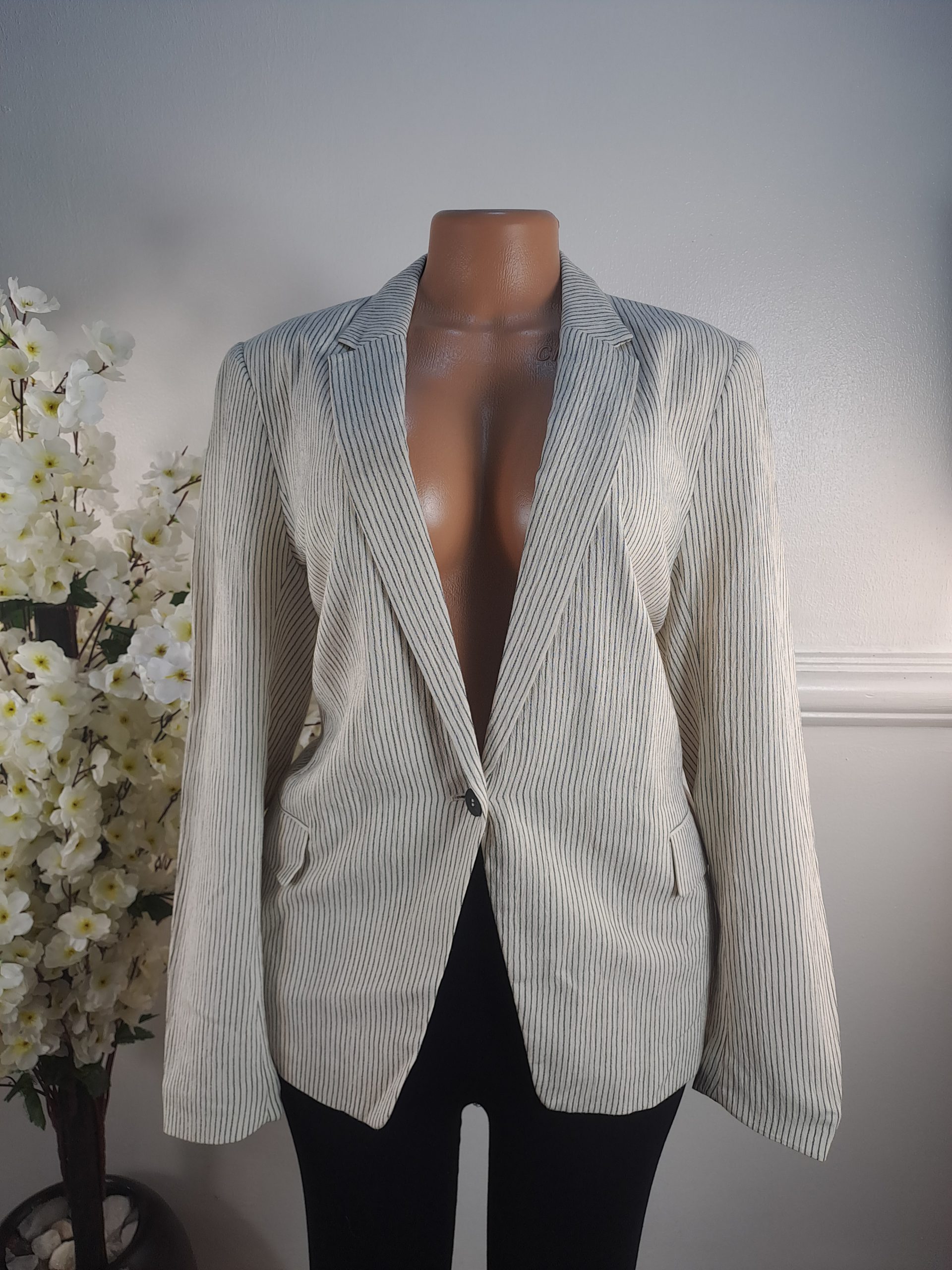 H&M UK SIZE 14 [LENGHT 28 INCHES]