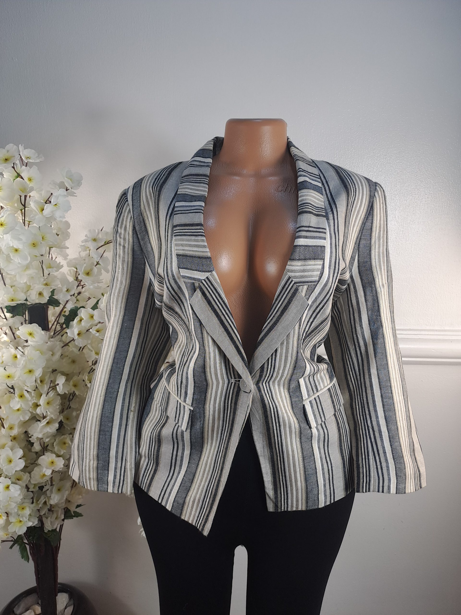 BLAZERS UK SIZE 14 [LENGHT 26 INCHES]
