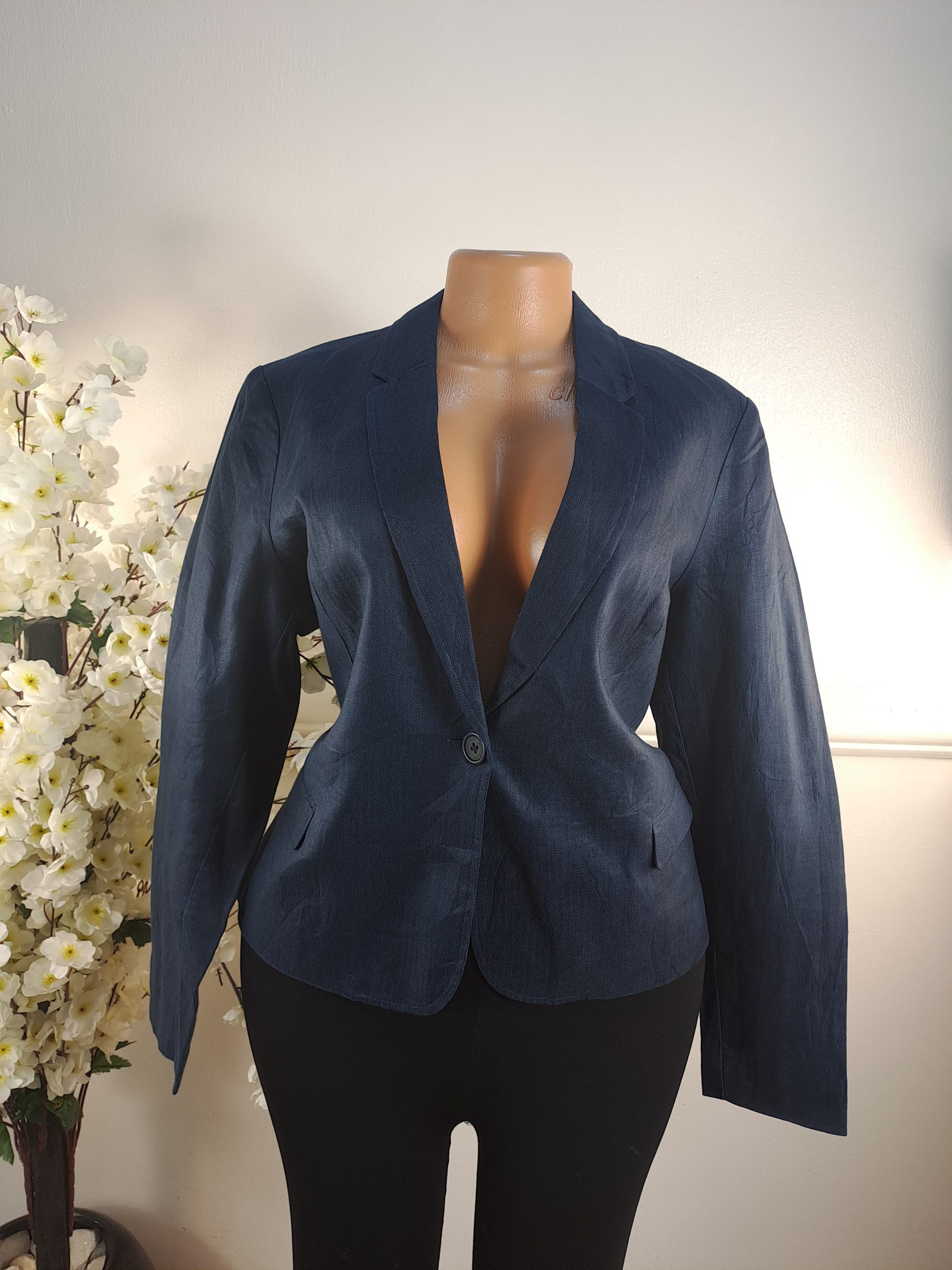 LINEN UK SIZE 14 [LENGHT 24 INCHES]
