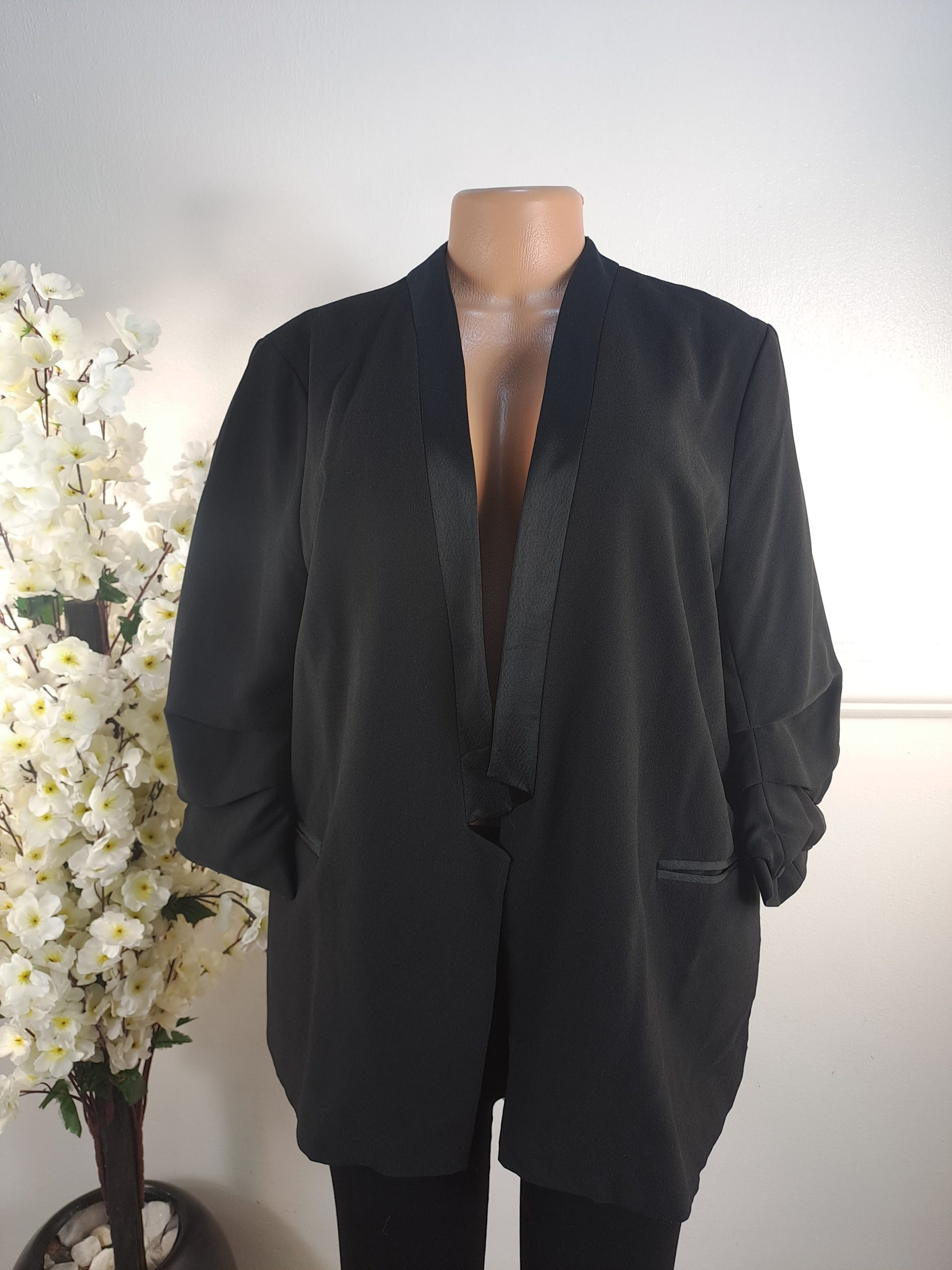 BLAZERS UK SIZE 14 [LENGHT 28 INCHES]