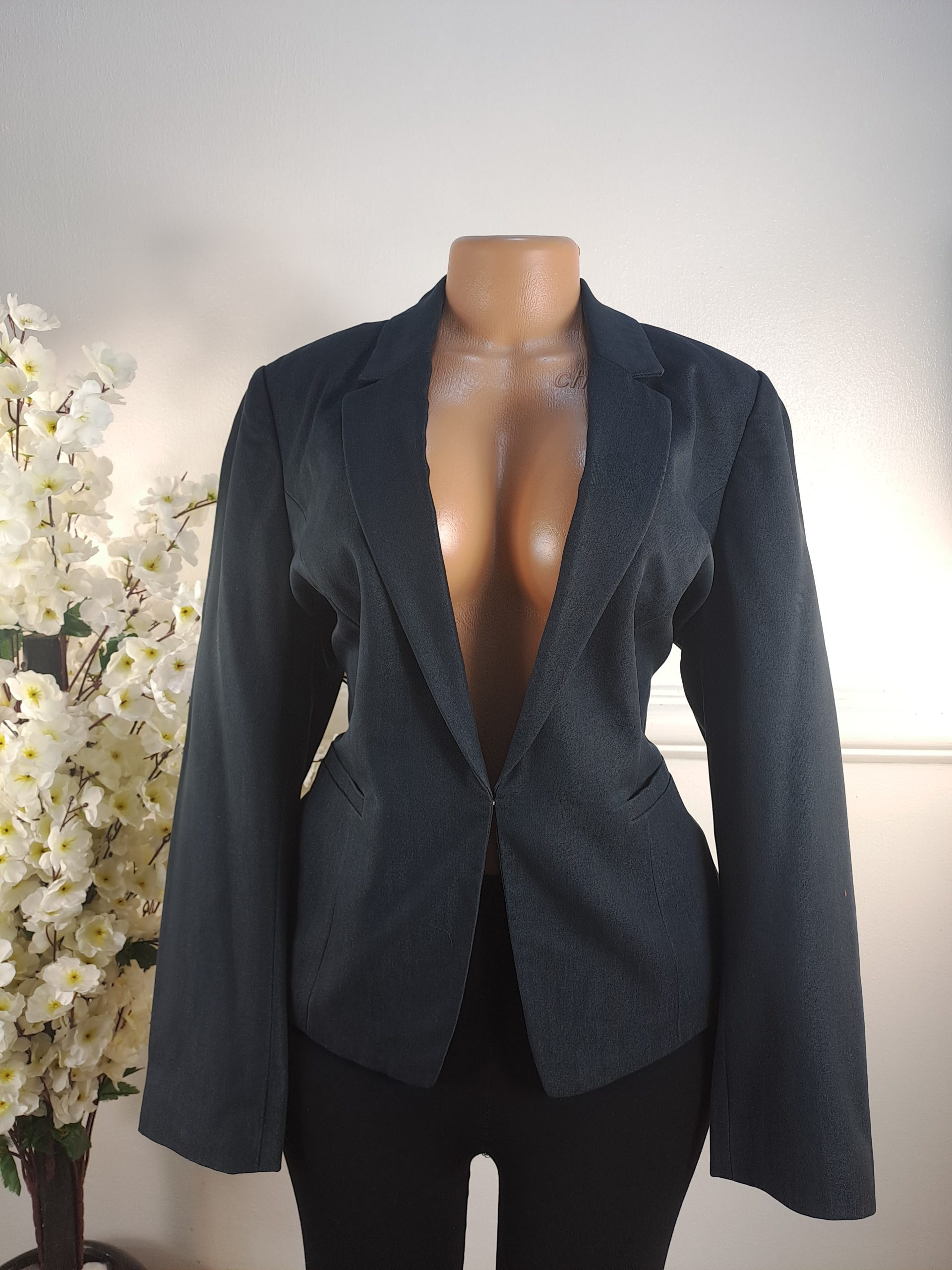 PRETTYLITTLETHING UK SIZE 16 [LENGHT 28 INCHES]