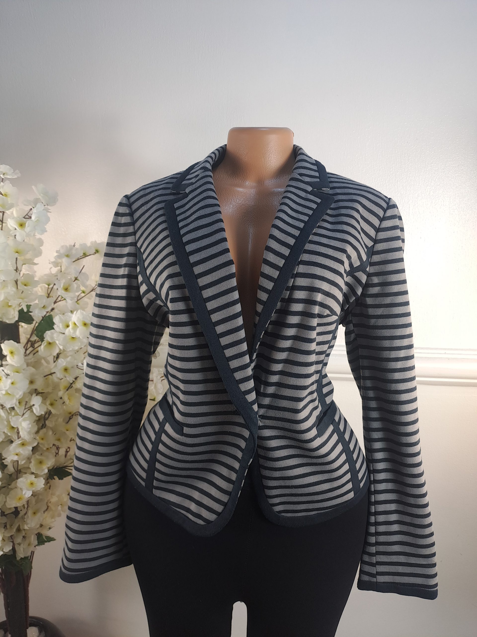 MARK & SPENCER UK SIZE 16 [LENGHT 22 INCHES]