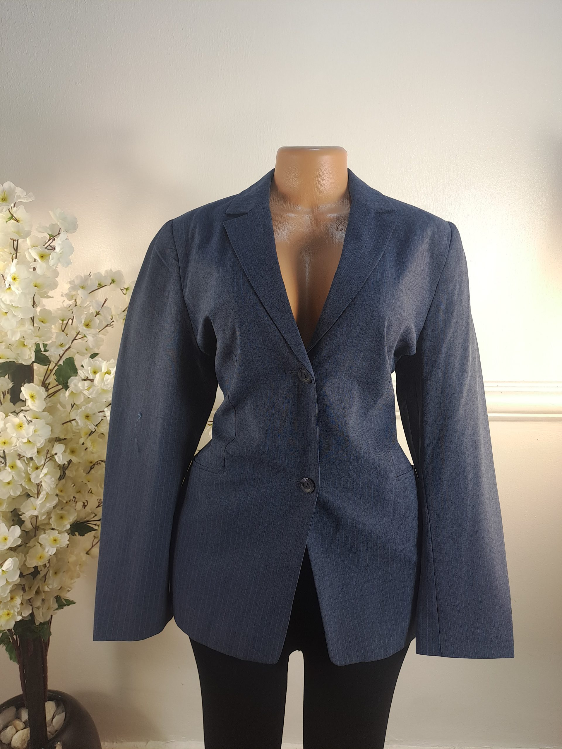 SARA WOMAN UK SIZE 16 [LENGHT 30 INCHES]