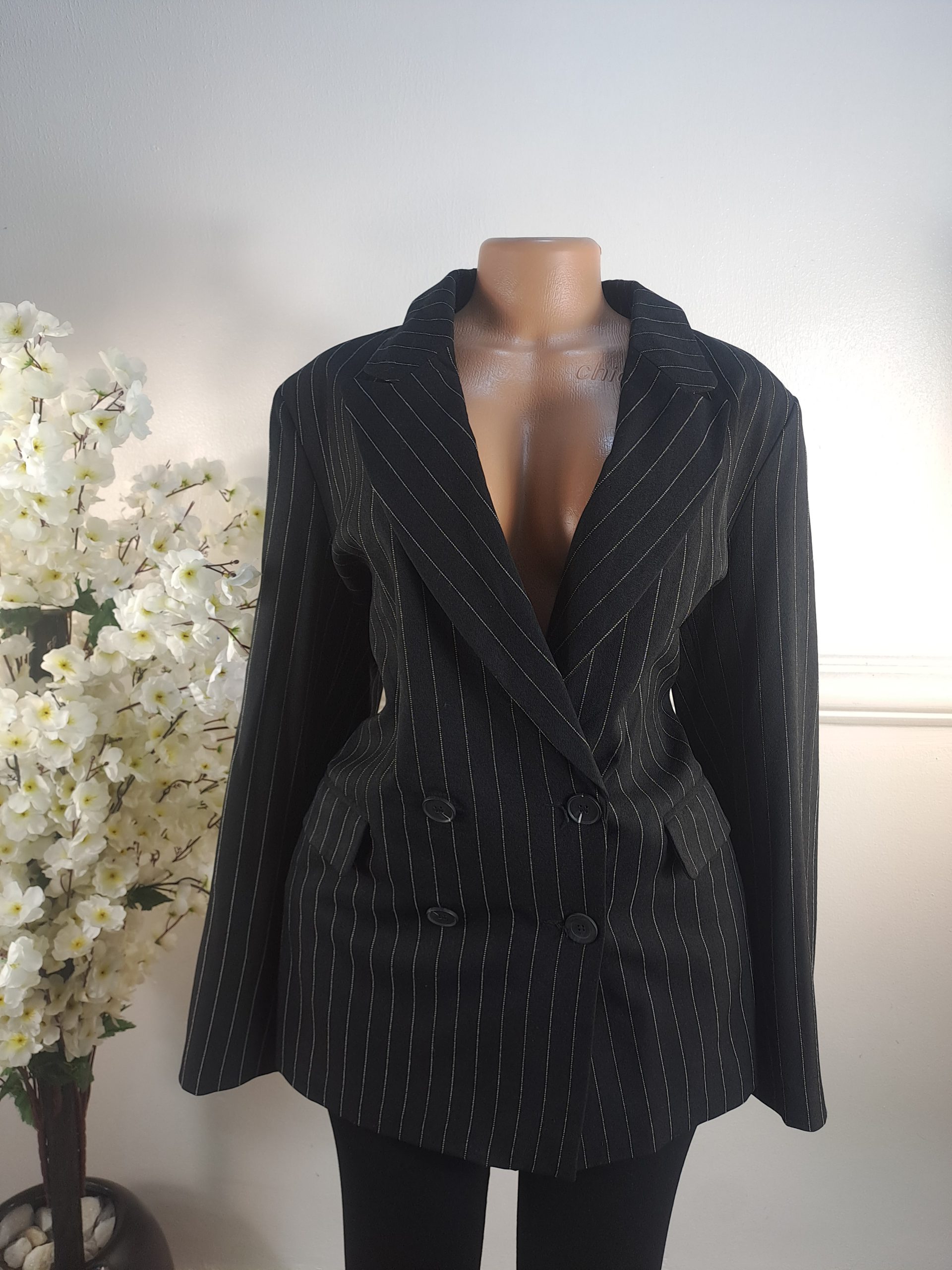 URBAN OUTFITTERS UK SIZE 16 [LENGHT 29 INCHES]