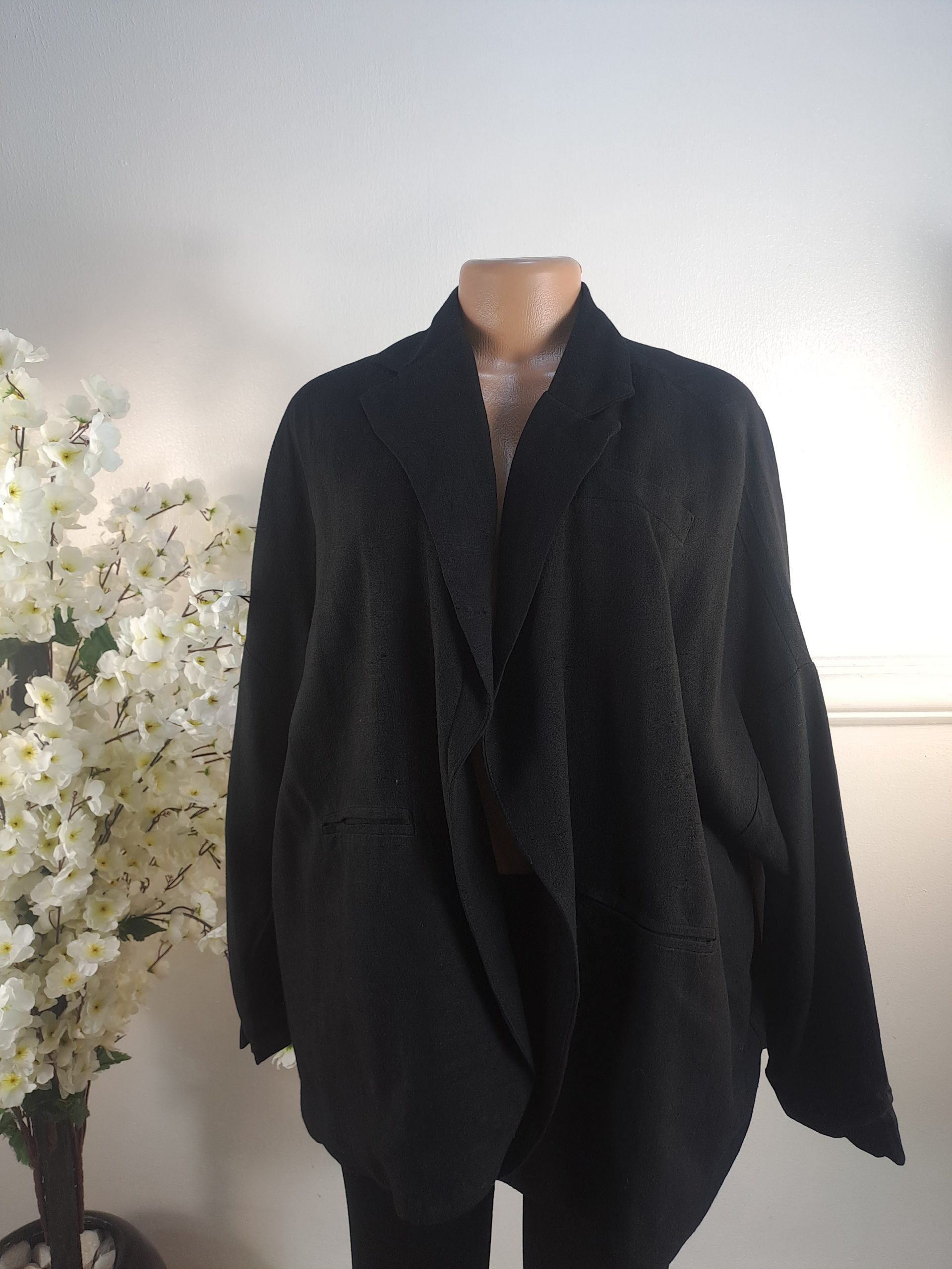 PRETTYLITTLETHING UK SIZE 16 [LENGHT 29 INCHES]