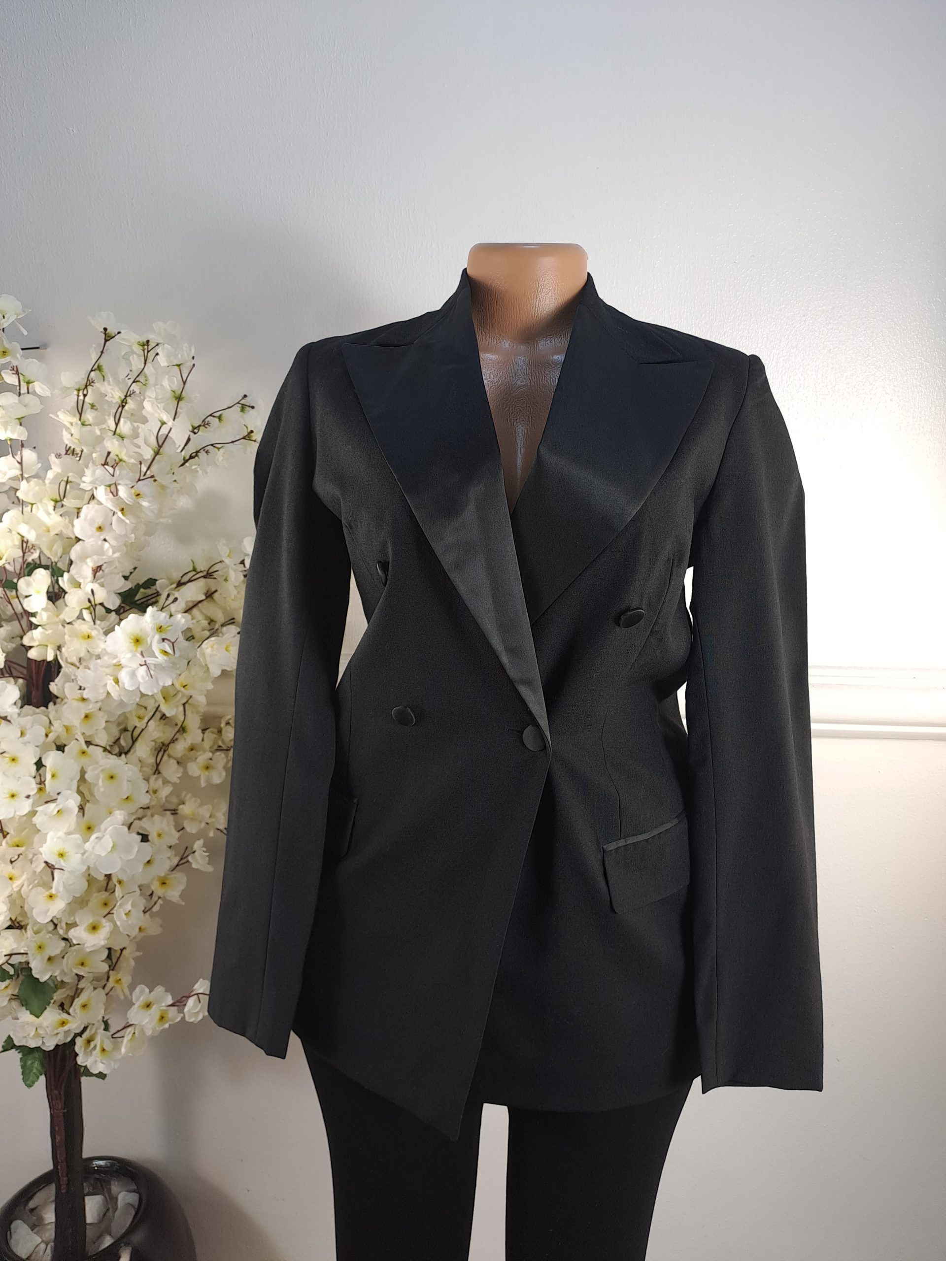 BLAZERS UK SIZE 6 [LENGHT 31 INCHES]