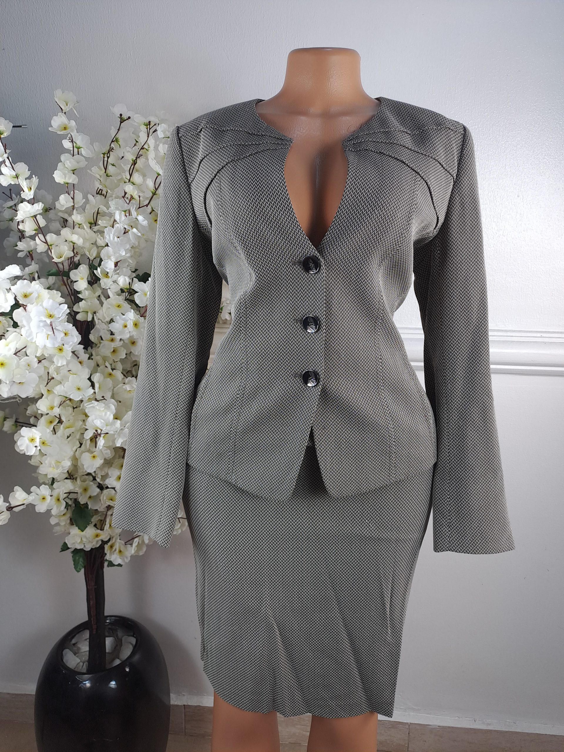 BASLER UK SIZE 12 [LENGHT 23 INCHES] TWO PIECE