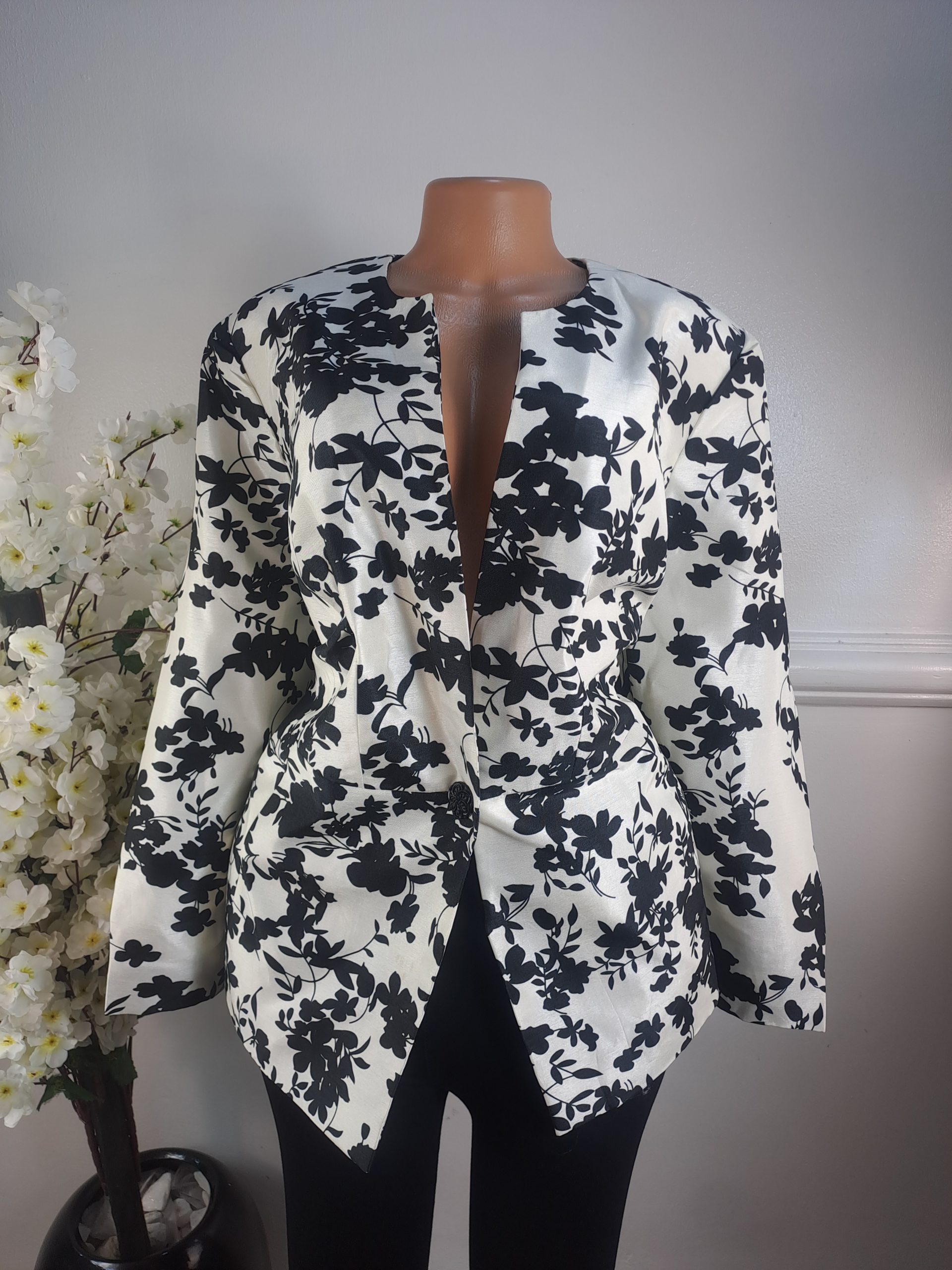 ANN HARVEY UK SIZE 24 [LENGHT 30 INCHES]
