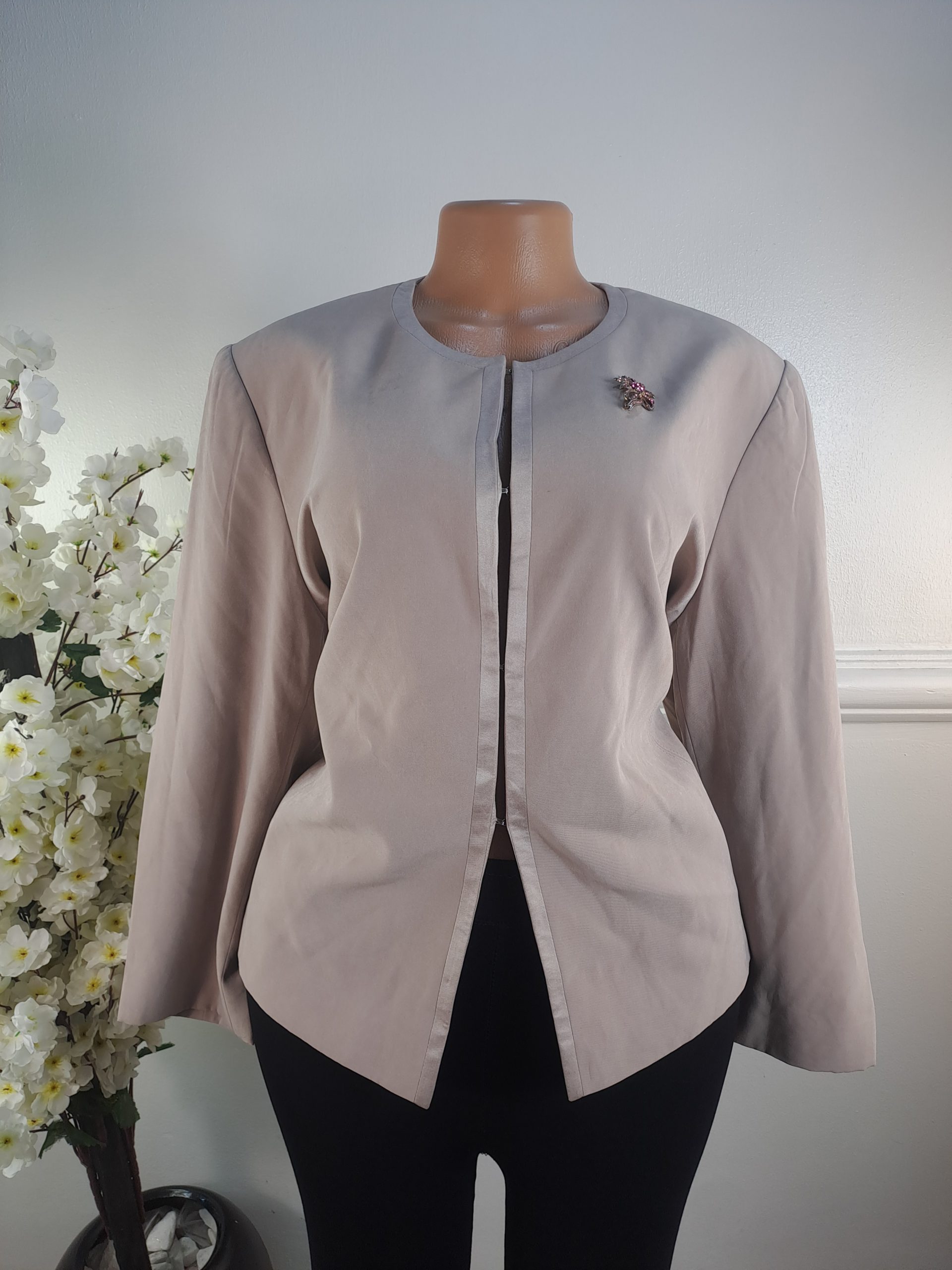 JACQUES VERT UK SIZE 18 [LENGHT 26 INCHES]