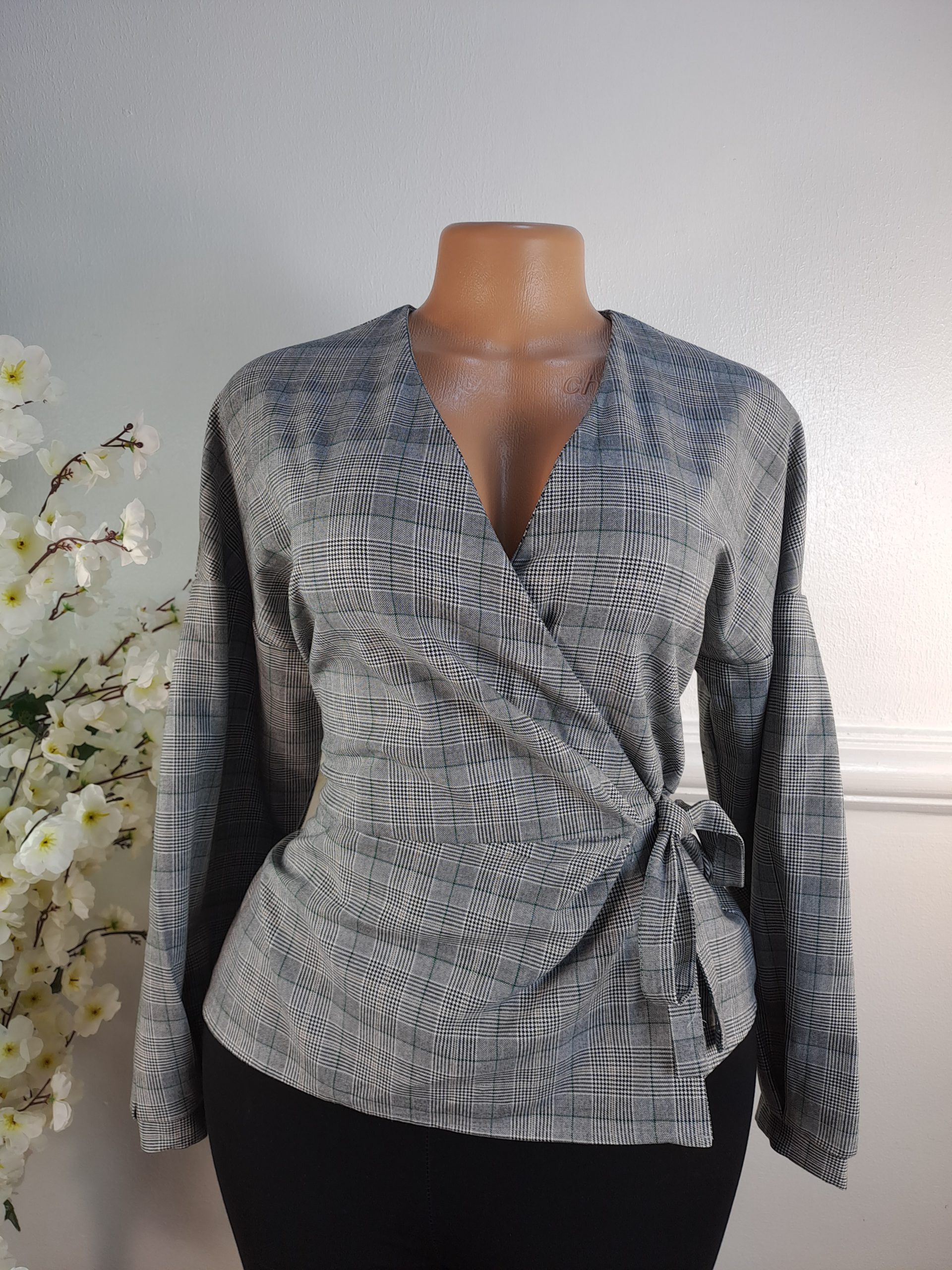 ZARA WOMAN UK SIZE 12 [LENGHT 23 INCHES]