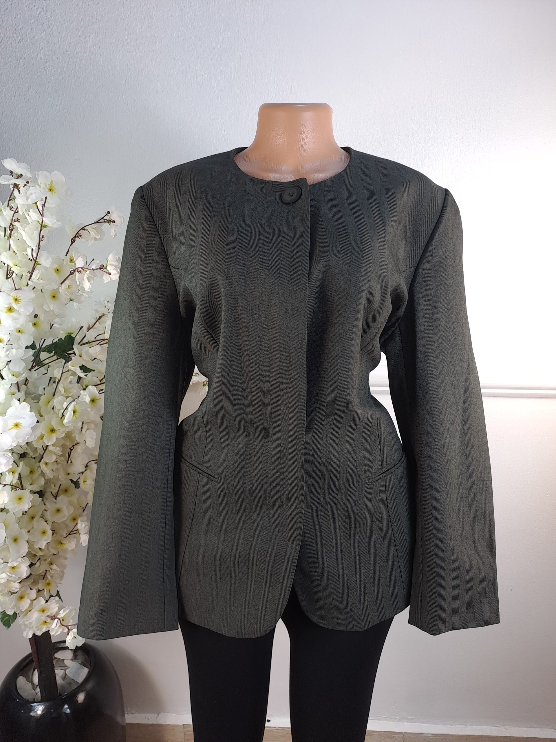 DEBENHAM UK SIZE 18 [LENGHT 29 INCHES]