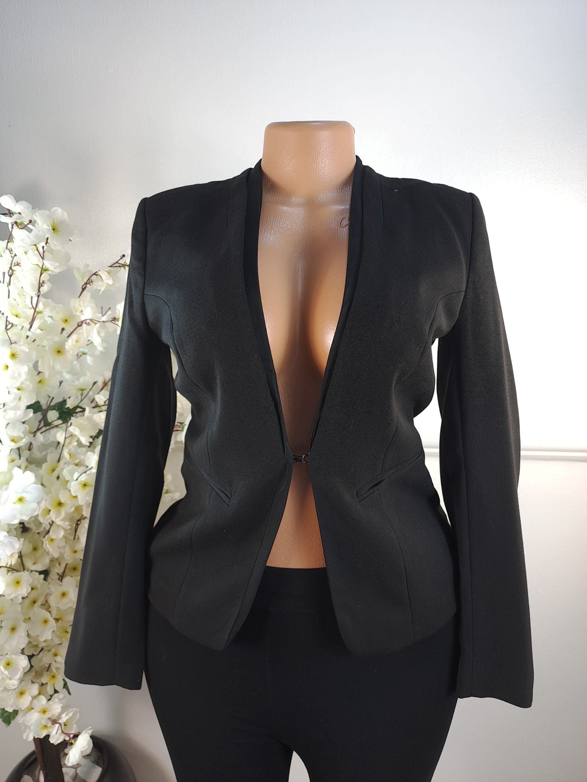 H&M UK SIZE 6 [LENGHT 23 INCHES]